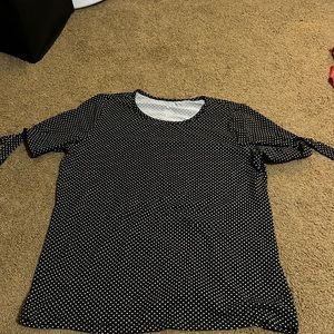 It’s black and white it’s a size medium. Looks brand new